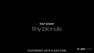 Смотри Young Blonde Babe Takes It - топовое порно в 4K на FULL-PORN.COM
