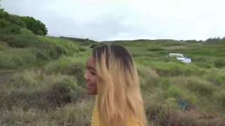 Смотри Amateur Beach Sex with Aria Skye - Blonde GF Fingered POV - топовое порно в 4K на FULL-PORN.COM