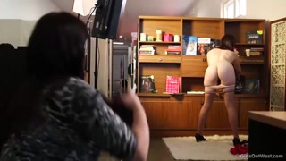 Sadie's Behind the Scenes - Photoshoot Tease - 4K порно видео на FULL-PORN.COM