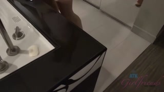 Смотри Shower Fun with Megan Winters: Pissing & Smoking POV - топовое порно в 4K на FULL-PORN.COM