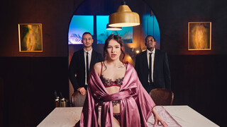 Смотри Spit Roast Spectacle - топовое порно в 4K на FULL-PORN.COM