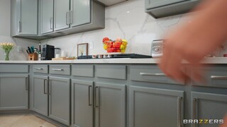 Смотри Prankster Gets Spanked and Fucked - топовое порно в 4K на FULL-PORN.COM