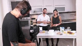 Смотри Veronica Leal's DP Threesome: A Kitchen Fuck Fest - топовое порно в 4K на FULL-PORN.COM
