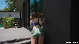 Смотри Stealthy Fucking with Athletic Girl - топовое порно в 4K на FULL-PORN.COM