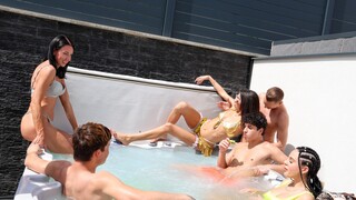 Смотри Stepfamily Frenzy: Wet Pool Party - топовое порно в 4K на FULL-PORN.COM