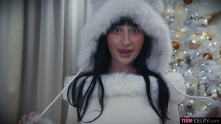 Смотри Very Merry Minkmas: Barely Legal Bang - топовое порно в 4K на FULL-PORN.COM