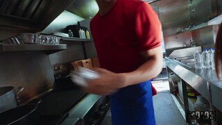 Смотри Daisy Pheonix Sucks Off the Food Truck Crew - топовое порно в 4K на FULL-PORN.COM