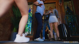 Смотри Fucking the Wife in the Bathroom - топовое порно в 4K на FULL-PORN.COM