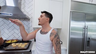 American Bro's College Sexcapade - 4K порно видео на FULL-PORN.COM