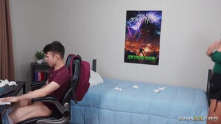 Смотри Don't Mess With My Shaved Roommate - топовое порно в 4K на FULL-PORN.COM