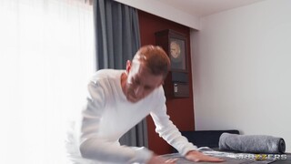 Смотри Masseur's Deepthroat Delight - топовое порно в 4K на FULL-PORN.COM