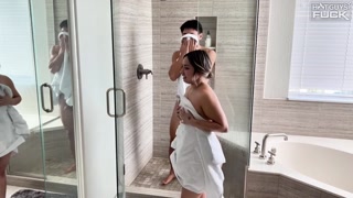 Смотри Shower Sex: Mason Akana and Leslie Monroe Get Wet! - топовое порно в 4K на FULL-PORN.COM