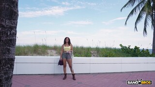 Смотри Big Cock in a Small Space - топовое порно в 4K на FULL-PORN.COM