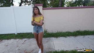 Short-Haired Charlotte's Bus Adventure - 4K порно видео на FULL-PORN.COM