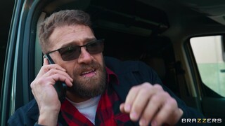 Смотри Double Blowjob for the Two Plumbers - топовое порно в 4K на FULL-PORN.COM