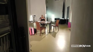Смотри The Boss, Client, and You: MILF Threesome - топовое порно в 4K на FULL-PORN.COM