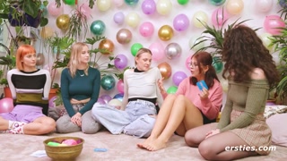 Смотри German Tattoo Lesbians in Round 1 - топовое порно в 4K на FULL-PORN.COM
