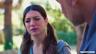 Смотри Natural Tits Brunette Enjoys a Deepthroat and Spanking - топовое порно в 4K на FULL-PORN.COM