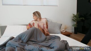 Смотри Latina, Blonde, and a Deepthroat - топовое порно в 4K на FULL-PORN.COM