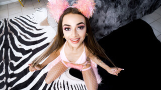 Смотри  Fishnet Mouse Gets Licked by Cat  - топовое порно в 4K на FULL-PORN.COM