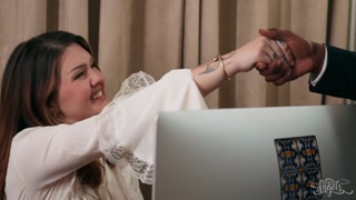 She's Full of Secrets and Cum - 4K порно видео на FULL-PORN.COM
