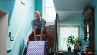 Смотри Short Hair Babe Takes Cumshot After Hard Doggystyle - топовое порно в 4K на FULL-PORN.COM