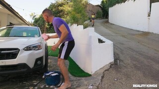 Смотри Kissing the Neighbor Good - топовое порно в 4K на FULL-PORN.COM