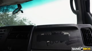 Bus Fuck with Brunette Shrooms Blooms - 4K порно видео на FULL-PORN.COM
