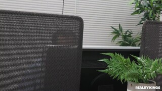 Смотри Blowjob and Cumshot in Office - топовое порно в 4K на FULL-PORN.COM