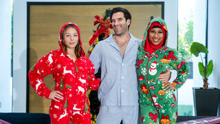 Смотри Get Ready for Christmas with Skyla Sun - топовое порно в 4K на FULL-PORN.COM