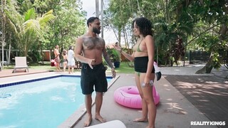 Смотри Money Talks: Amateur Blowjobs - топовое порно в 4K на FULL-PORN.COM