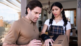 Смотри Stepfamily Kissing and Licking - топовое порно в 4K на FULL-PORN.COM