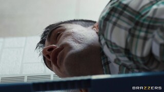 Смотри Handjob from a Short Haired Beauty - топовое порно в 4K на FULL-PORN.COM