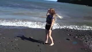 Смотри Niki Snow’s GF experience - Hot fingering & beach ride - топовое порно в 4K на FULL-PORN.COM