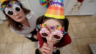 Смотри Melody Mynx's Sensual Birthday Party - топовое порно в 4K на FULL-PORN.COM