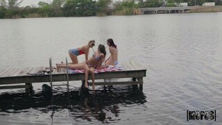 Смотри Lacy Tate Rides Johnny Love in Lake Ratchet - топовое порно в 4K на FULL-PORN.COM
