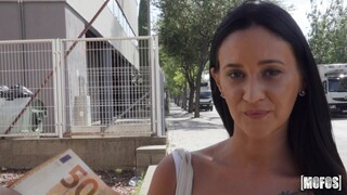 Смотри Sneaky Street Fucking with Shaved Latina - топовое порно в 4K на FULL-PORN.COM