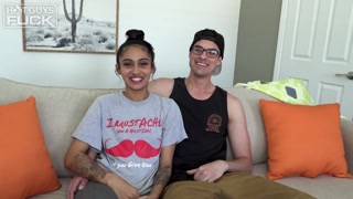 Смотри Glasses-Wearing Zeek Simons Fucks Latina Mia - топовое порно в 4K на FULL-PORN.COM