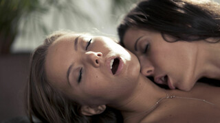 Russian and Spanish Kissing - 4K порно видео на FULL-PORN.COM
