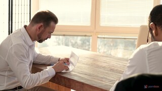 Смотри Venera Maxima's Office Interracial Threesome with Cum on Tits - топовое порно в 4K на FULL-PORN.COM