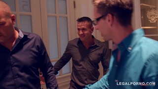 Смотри Deepthroat Gangbang with Lea Lexis - топовое порно в 4K на FULL-PORN.COM