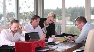 Смотри Executive Office Bang: Brittany Bardot and Friends - топовое порно в 4K на FULL-PORN.COM