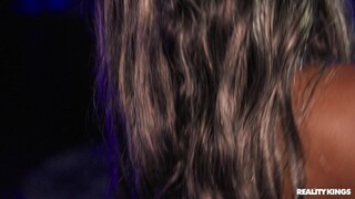 Stripper Squirts on Scott Nails' Cock - 4K порно видео на FULL-PORN.COM