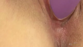 Смотри Penny Brooks Uses Toys on Her MILF Pussy - топовое порно в 4K на FULL-PORN.COM