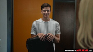 Parker Ambrose Watches as Sydney Paige Gets Fucked - 4K порно видео на FULL-PORN.COM