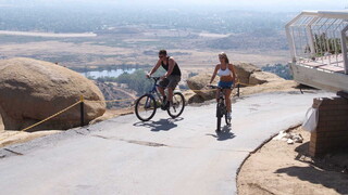 Смотри Courtney Cummz: Athletic Chick Loves to Ride Bikes - топовое порно в 4K на FULL-PORN.COM