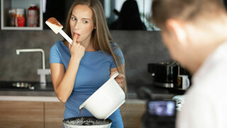 Смотри Beautiful Sex in the Kitchen with Kinuski - топовое порно в 4K на FULL-PORN.COM