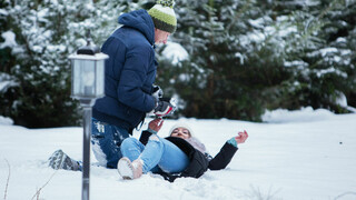 Смотри Snowy Outdoor Sex - топовое порно в 4K на FULL-PORN.COM